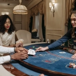 Женщина играет в онлайн казино с эмоциональным подходом и интуицией